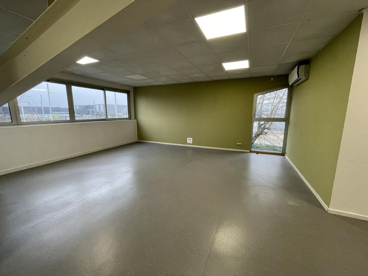 Bureau Saint-Pierre-des-Corps 340m² Location bureau Saint-Pierre-des-Corps Indre-et-Loire OLBUR2420620 0